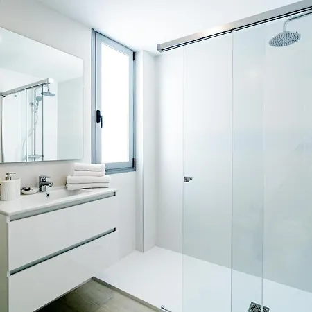 Vg- 2 Bedroom In Luxury Development Apartment *